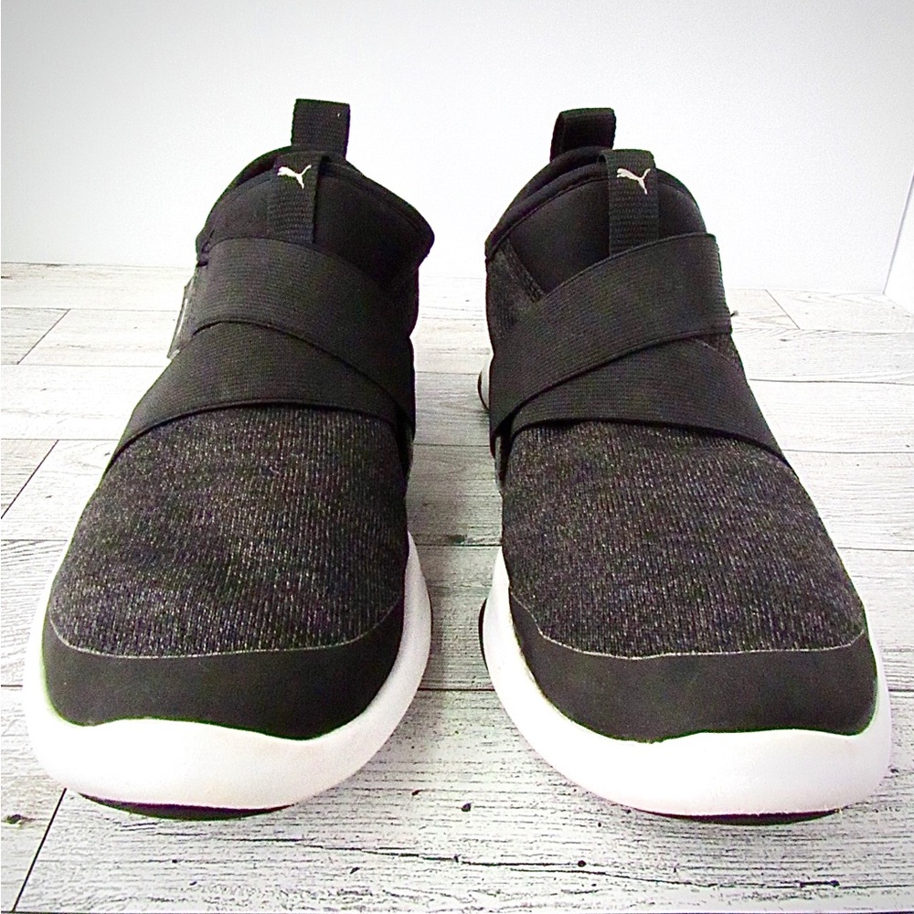 Black Puma Women’s Velcro Strap Soft Foam Tennis Shoes size 6